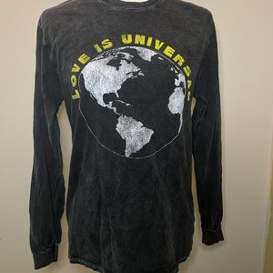 Long sleeve graphic t-shirt